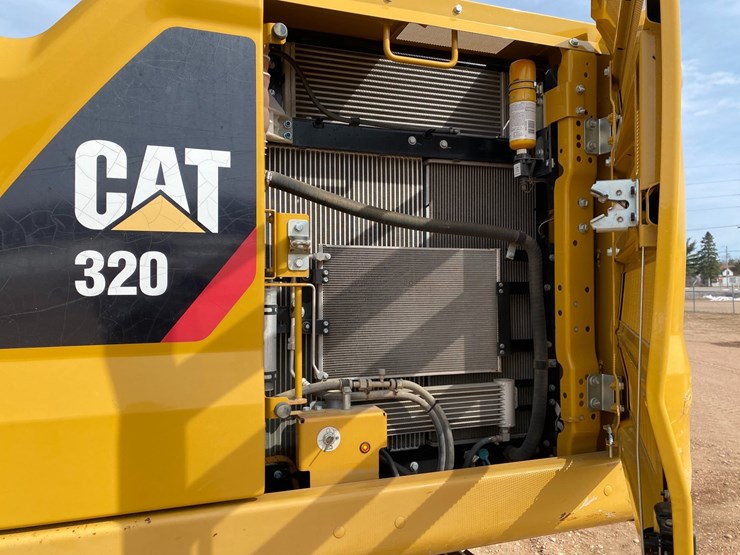2018-caterpillar-320-image-38
