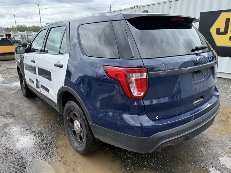 2017-ford-explorer-image-5