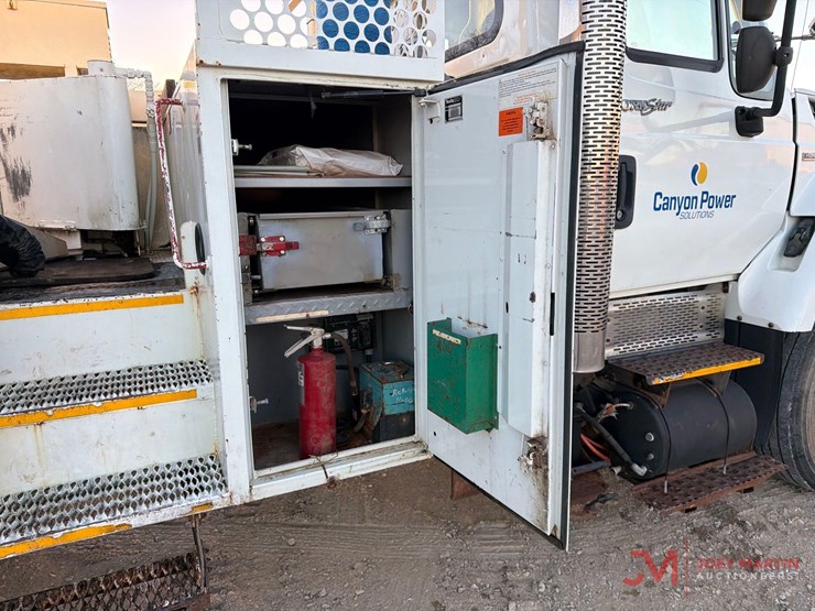 2008-international-7400-image-23