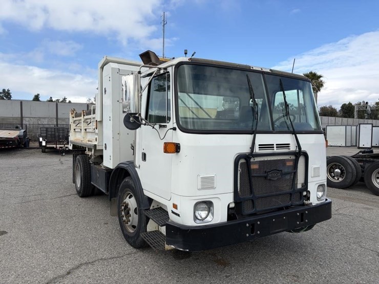 2011-autocar-xpeditor-image-2