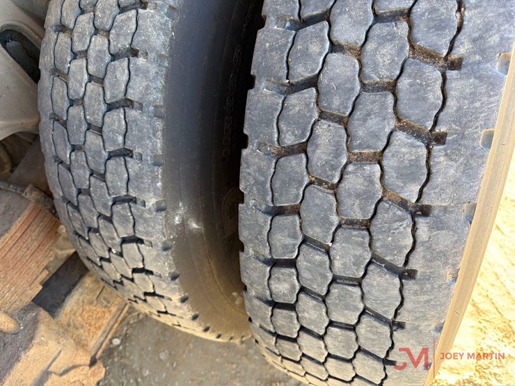 2008-international-7400-image-12