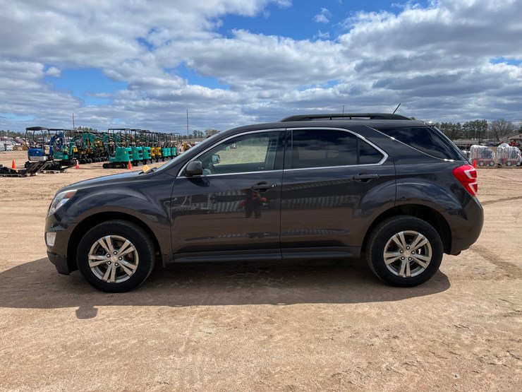 2016-chevrolet-equinox-lt-image-2