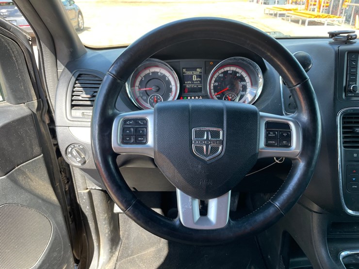 2017-dodge-grand-caravan-image-28