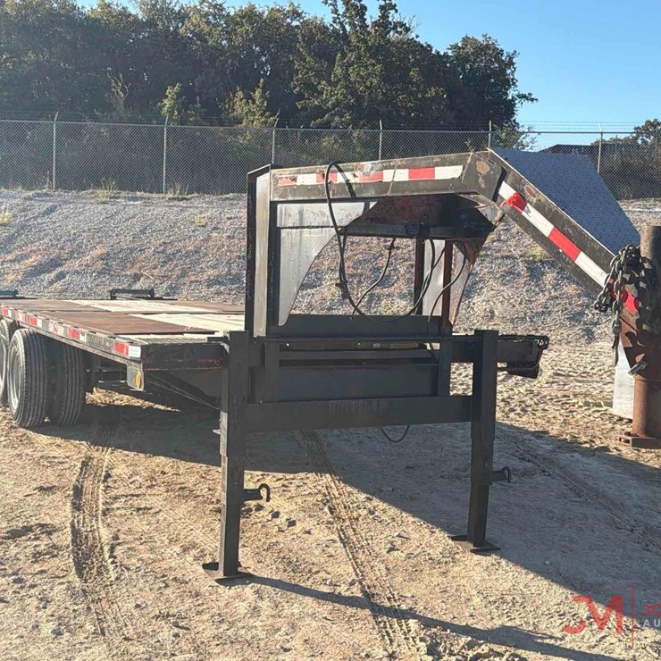 25' GOOSENECK TRAILER