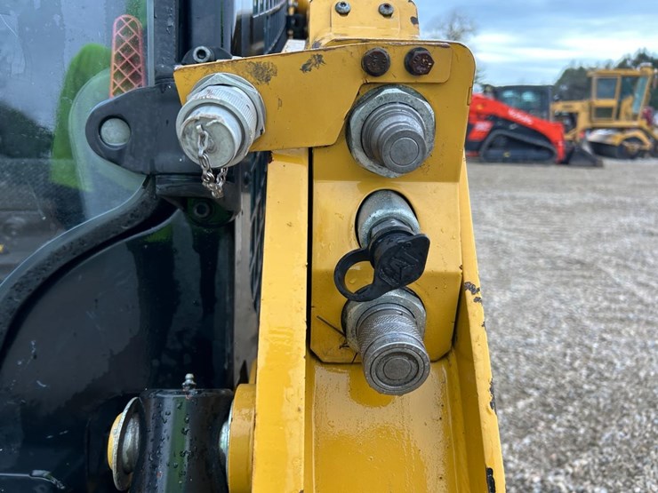 2019-caterpillar-232d-image-12