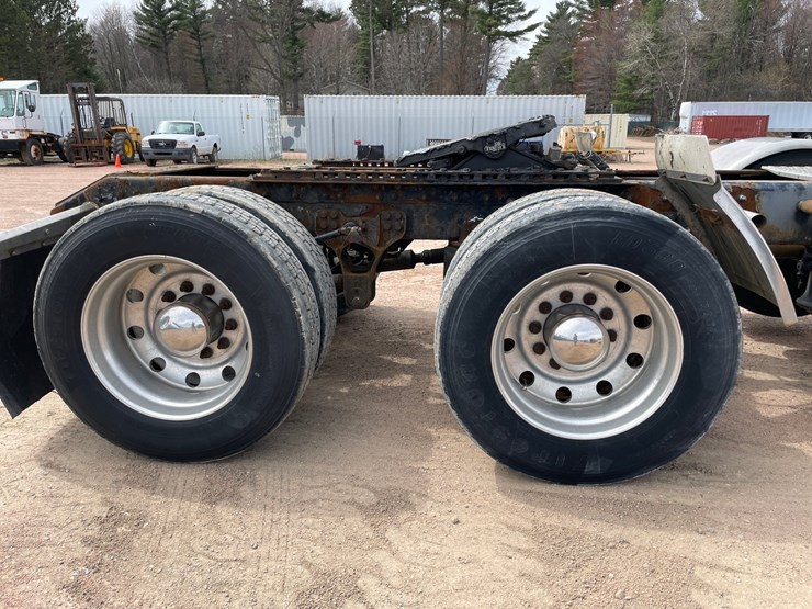 2009-kenworth-w900-image-27