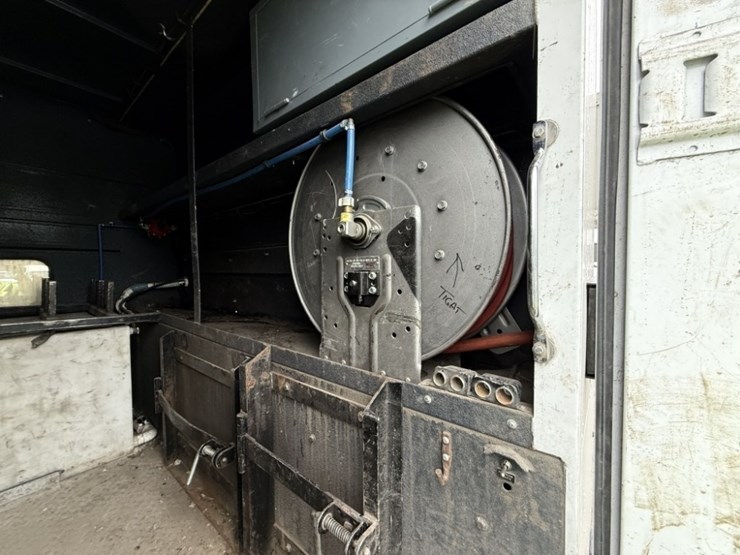 2017-ford-f550-sd-image-23