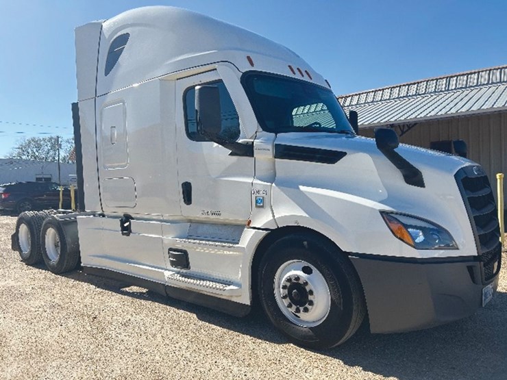 2022-freightliner-cascadia-126-image-1