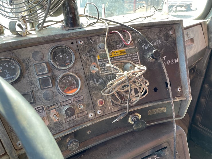 1992-mack-dm690s-image-32