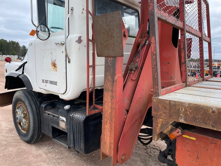 1990-mack-dm690s-image-22