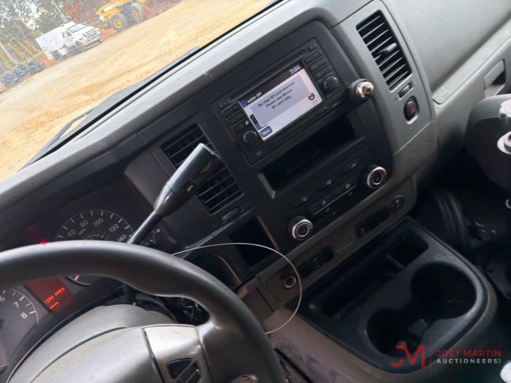 2013-nissan-nv3500hd-image-15