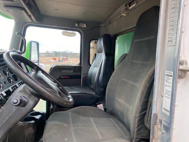 2015-kenworth-t800-image-39