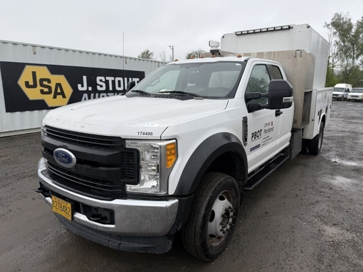 2017-ford-f550-sd-image-1