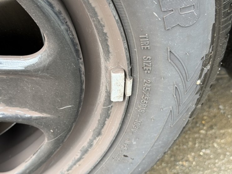 2017-ford-explorer-image-15