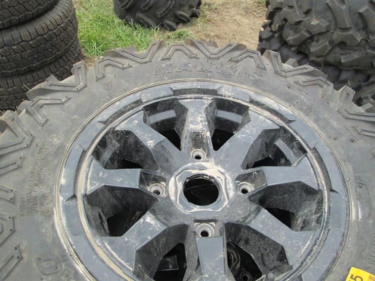 #36775-•-lot-of-(3)-maxxis-27x11r14-tires-image-3