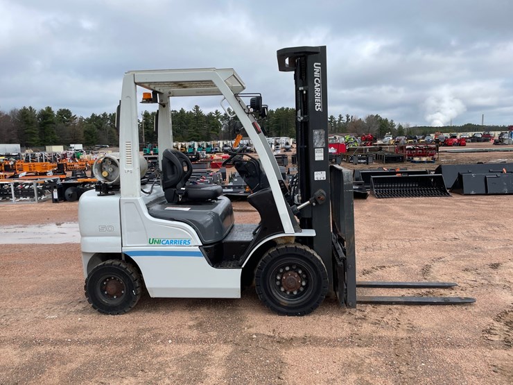 #1164-•-unicarriers-3,450-lbs-lp-forklift-image-6