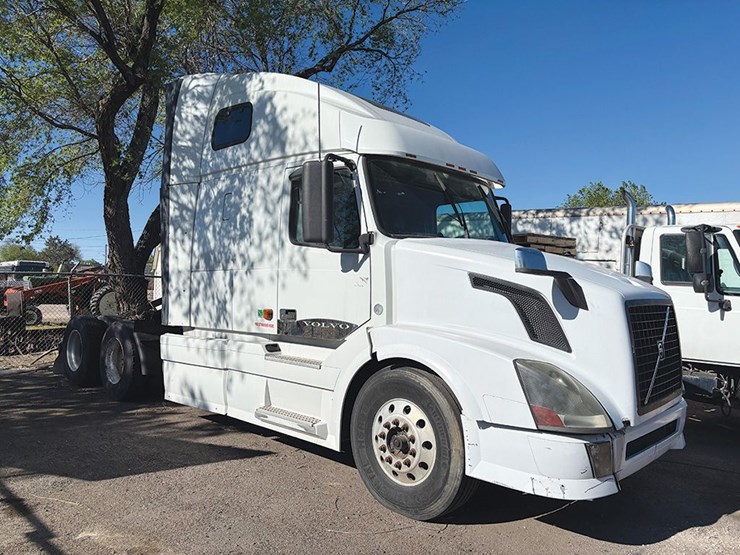 2007-volvo-vnl-670-image-1