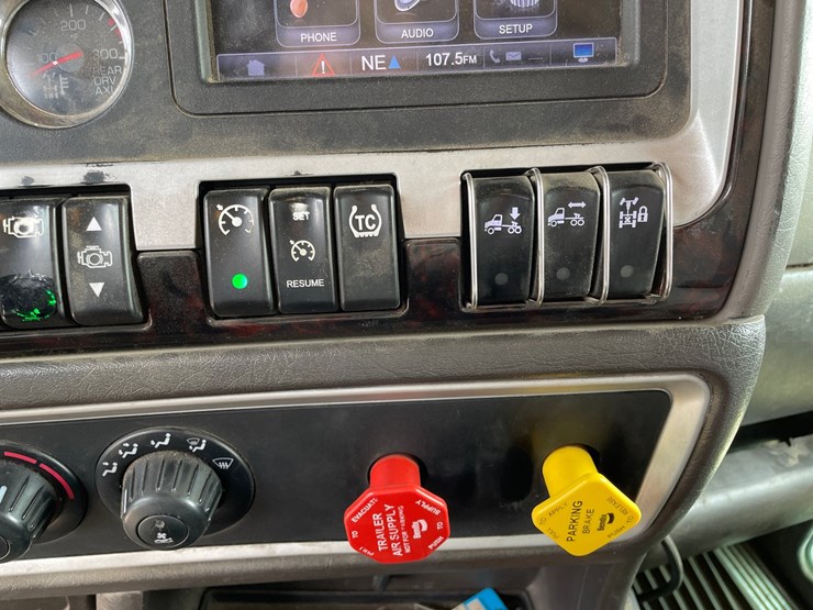 2016-kenworth-t660-image-57