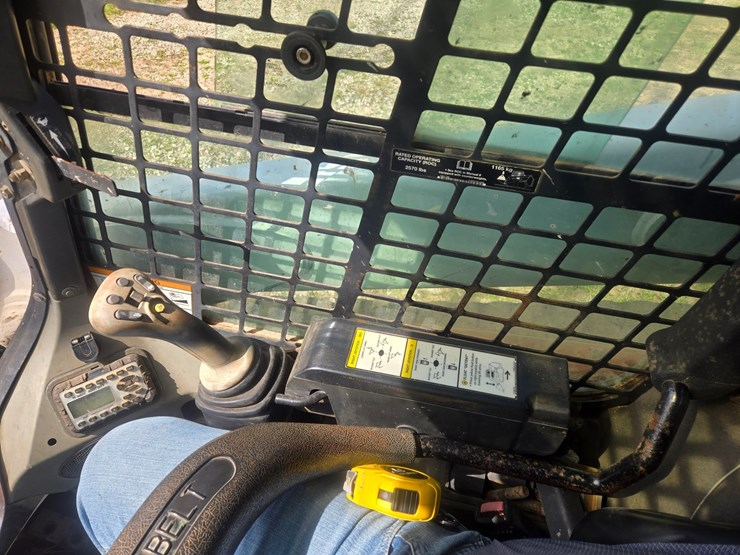 2010-bobcat-t650-image-31