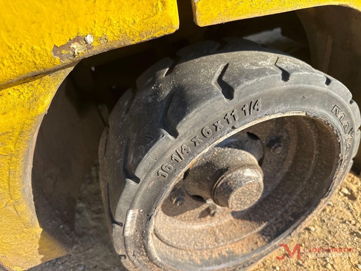 komatsu-fg25t-12-image-11