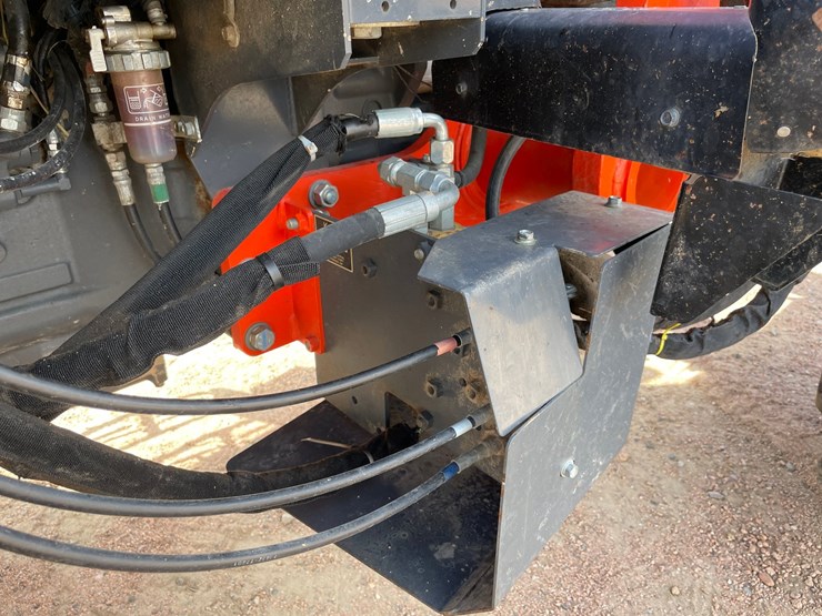 2014-kubota-m135gx-image-21