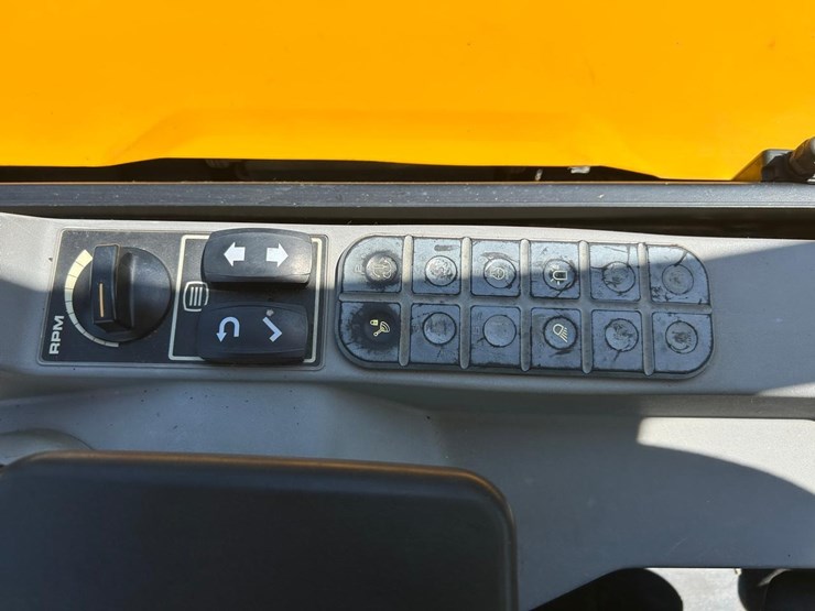 2021-jcb-35z-1-image-25