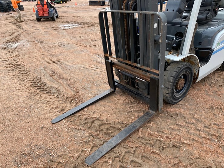 #1163-•-unicarriers-3,450-lbs-lp-forklift-image-11