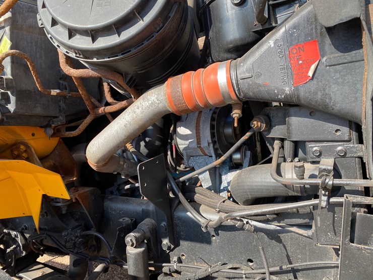 2004-international-7400-image-37