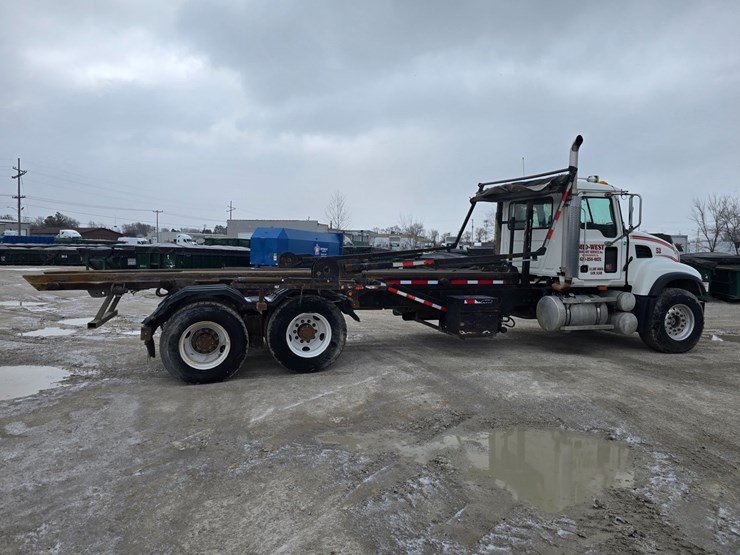 #22589-•-2006-mack-cv713-granite-roll-off-truck-image-12