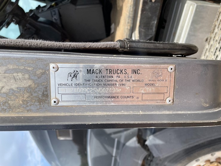 1995-mack-cl713-image-43