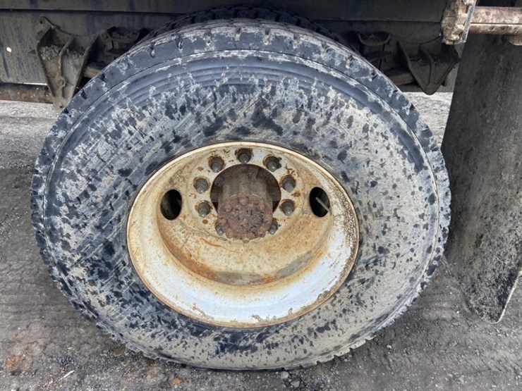 1995-international-4700-image-27