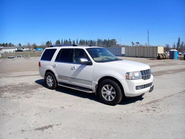 2009-lincoln-navigator-image-3