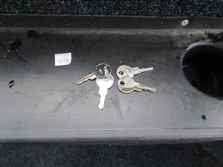 #5255-•-unused-muddy-bull-hunting-blind-w/10'-tower-image-14