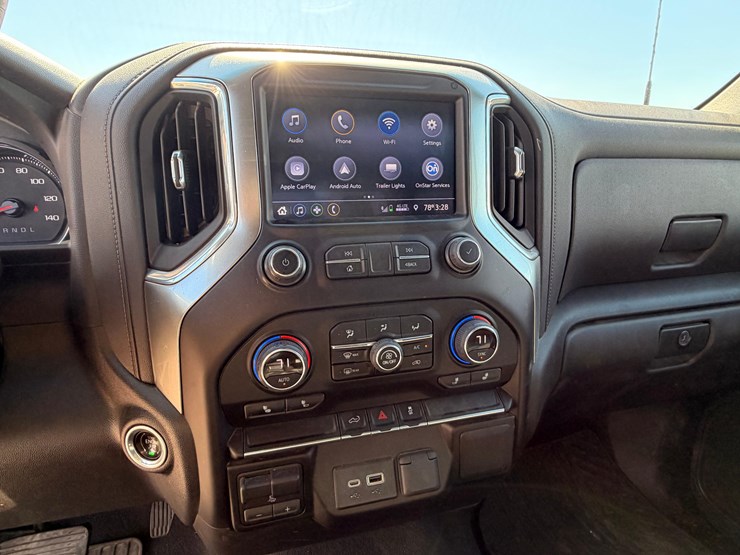 2022-chevrolet-silverado-2500-image-23