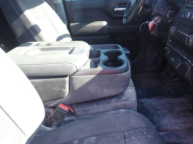 2022-chevrolet-2500hd-image-34