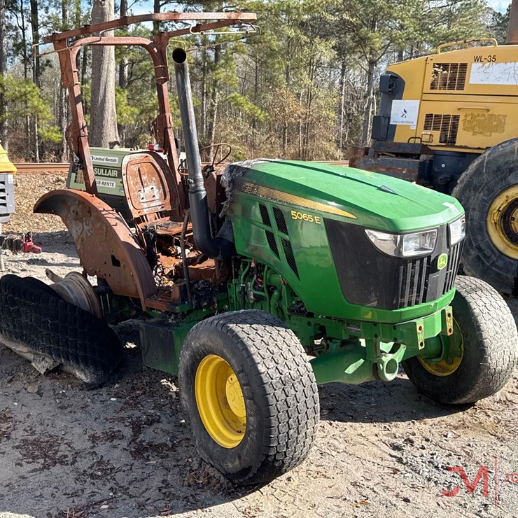 JOHN DEERE 5065E