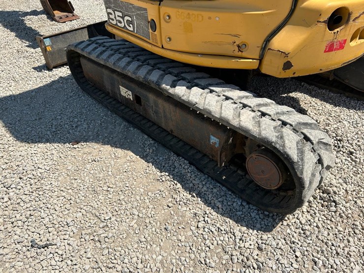 2016-deere-35g-image-15