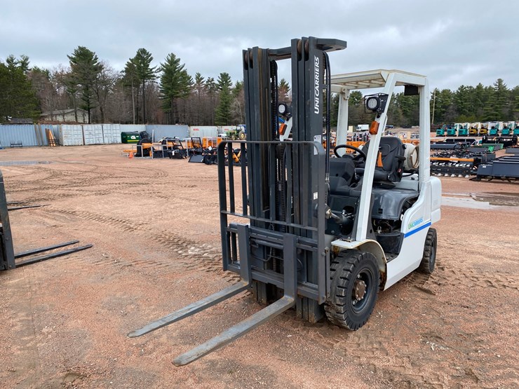 #1161-•-unicarriers-3,450-lbs-lp-forklift-image-1