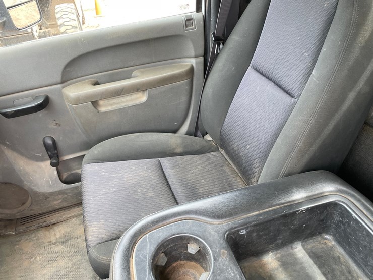 2011-chevrolet-3500-image-41