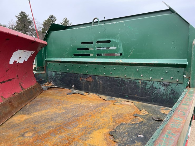 2011-chevrolet-3500-image-25