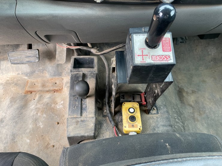 2011-chevrolet-3500-image-39