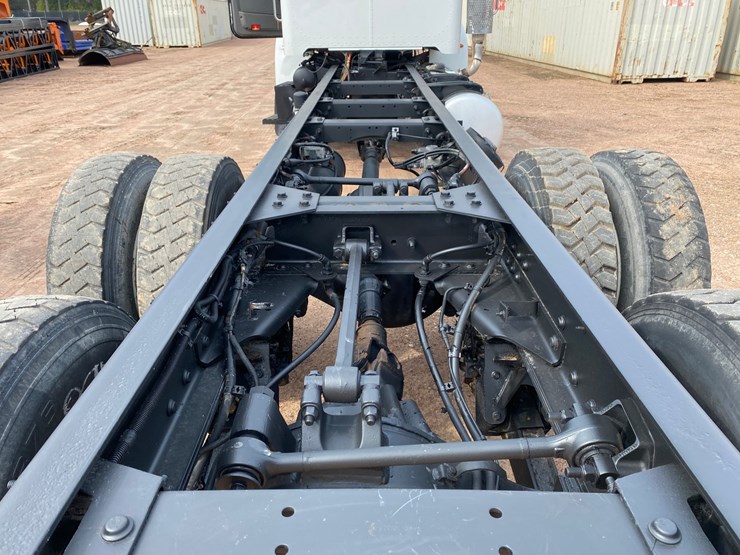 2017-peterbilt-348-image-29