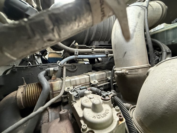 2015-kenworth-t440-image-11