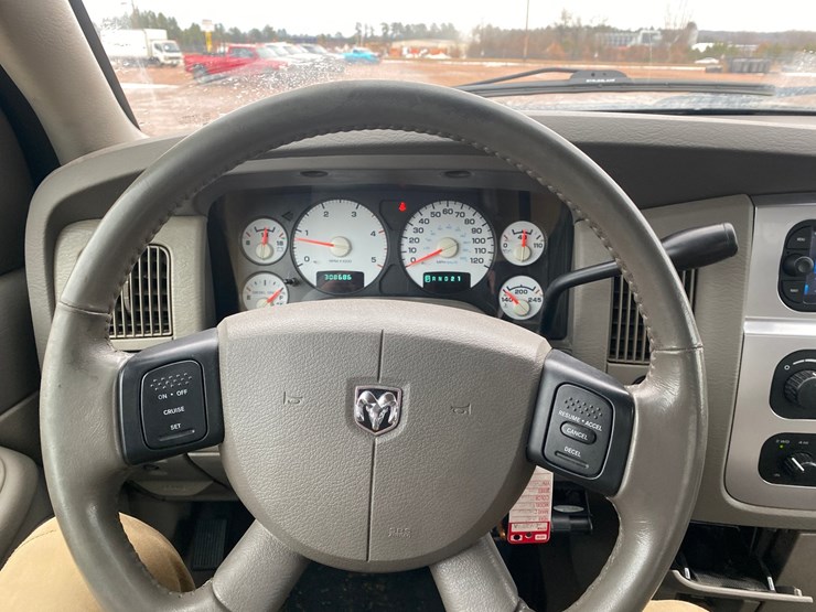 2005-dodge-2500-image-44