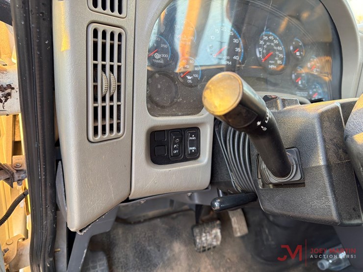 2008-international-7400-image-36
