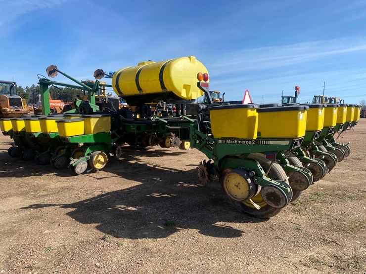 john-deere-7200-image-7