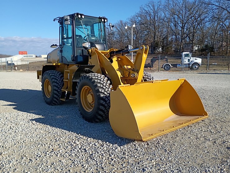 2023-caterpillar-910-image-12