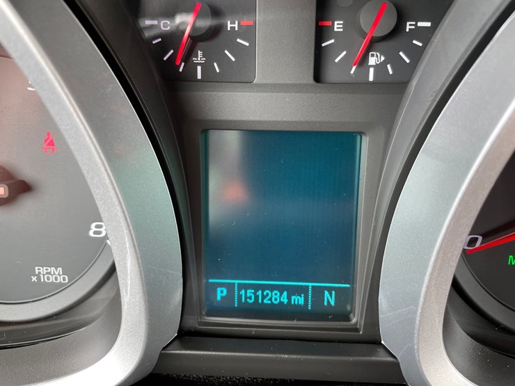 2015-chevrolet-equinox-lt-image-35