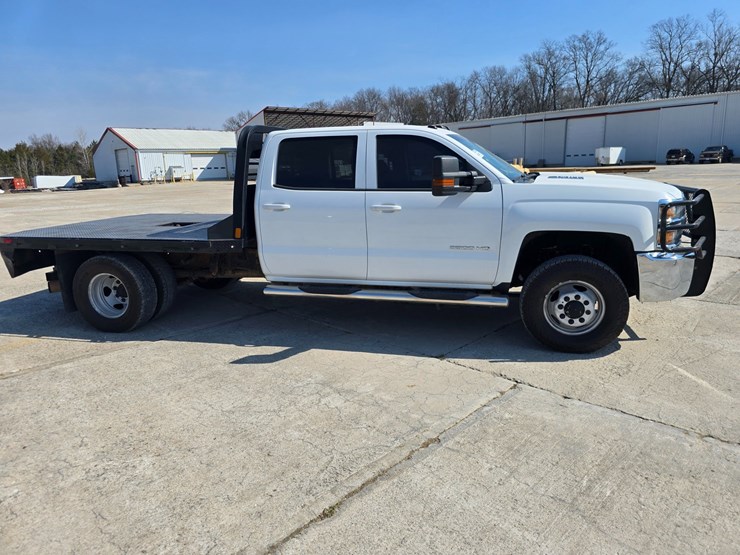 2015-chevrolet-silverado-3500-image-13