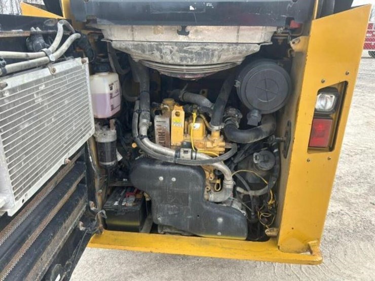 2014-caterpillar-262d-image-27